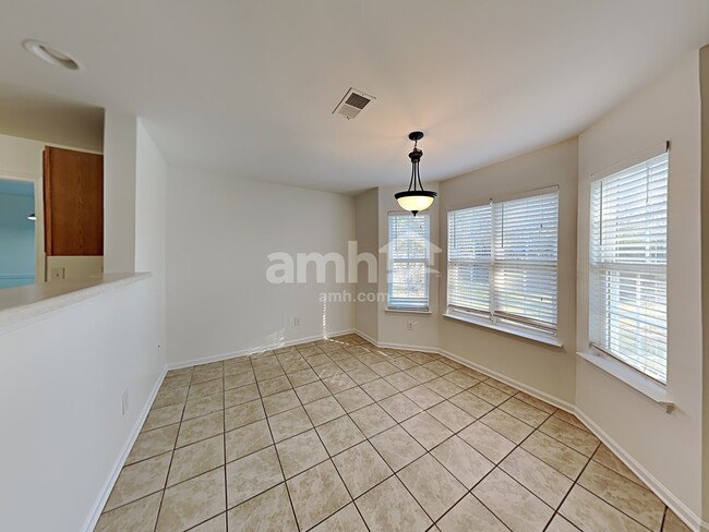 Building Photo - 5124 Kiev Dr