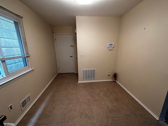 Building Photo - 609 Sussex St