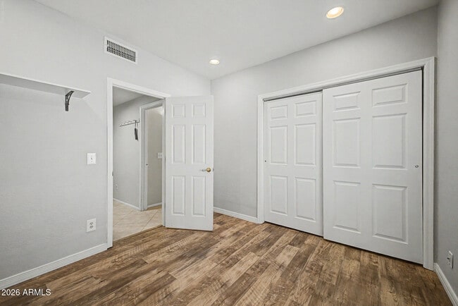Building Photo - 842 W Sun Coast Dr