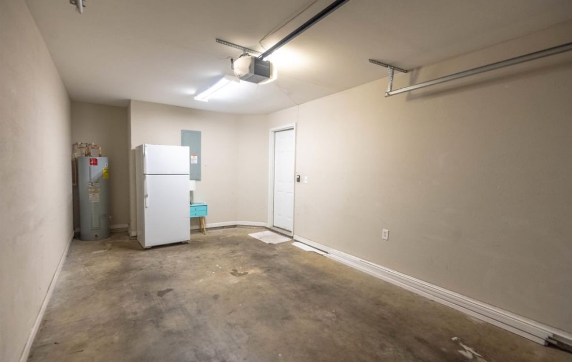 Building Photo - 741 White Dr