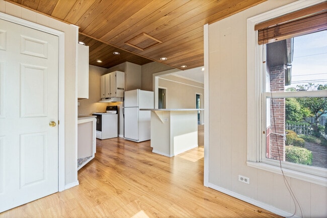 Building Photo - 7841 12th Ave NE