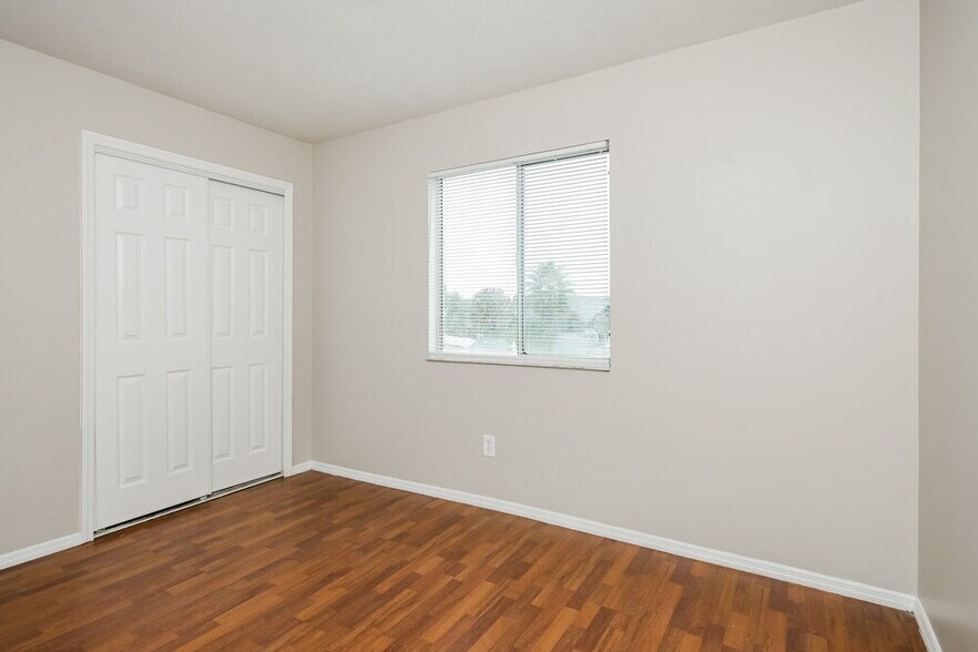 Building Photo - 305 Palmview Ct