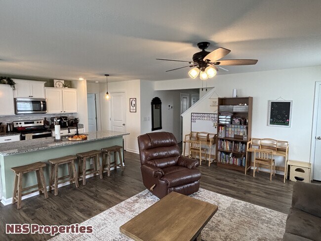 Building Photo - 7402 Cottontail St