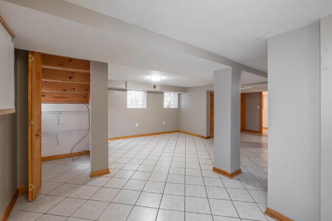Building Photo - Spacious 3-Bedroom, 2-Bathroom Duplex in Avondale