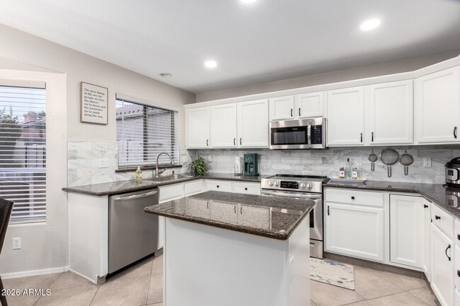 Building Photo - 9696 E Sheena Dr