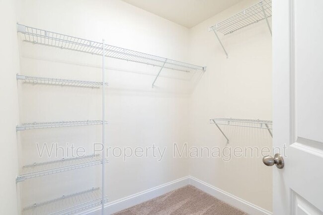 Building Photo - 1556 Cedar Tree Dr