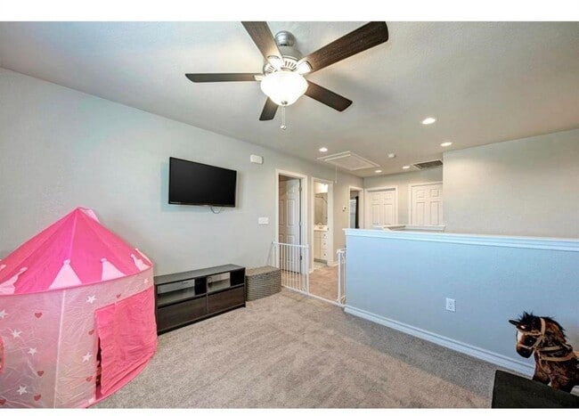 Building Photo - 5817 Daly Dr