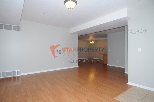 Building Photo - 960 E 100 S