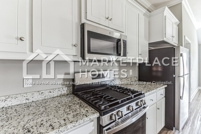 Building Photo - 701 Silver Bnd