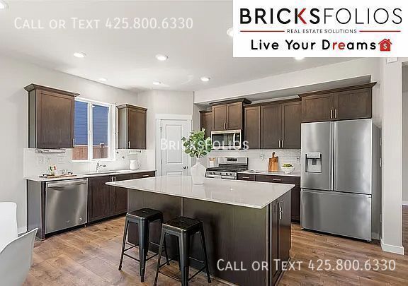 Building Photo - Captivating 5-Bedroom Home with Exceptiona...