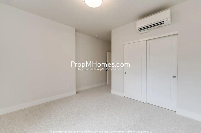 Building Photo - Modern Two Bedroom Unit with Fenced Yard!