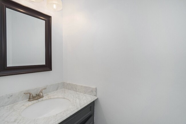 Building Photo - 3929 Roma Ct