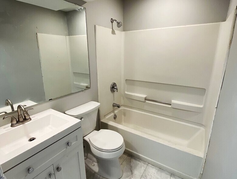 Building Photo - 306 E 17th Ave