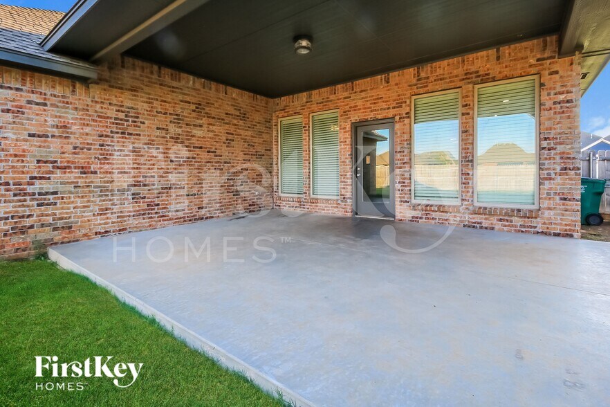 Building Photo - 13904 Hutchinson Pl