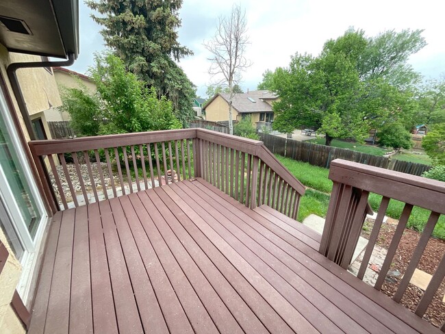 Building Photo - 3 Bedroom Home Available Near Research Pkw...