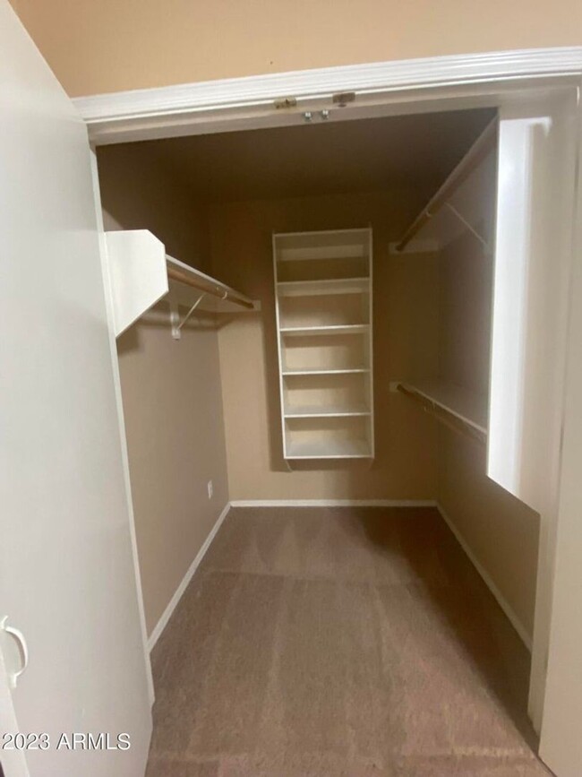 Building Photo - 2 bedroom townhome!
