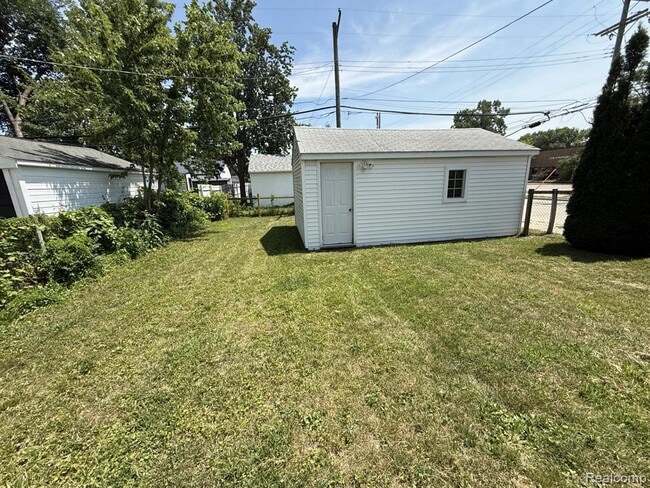 Building Photo - 26604 Groveland St