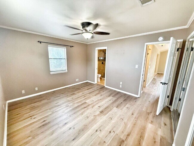 Building Photo - Tranquility Meets Flexibility — Canyon Lak...