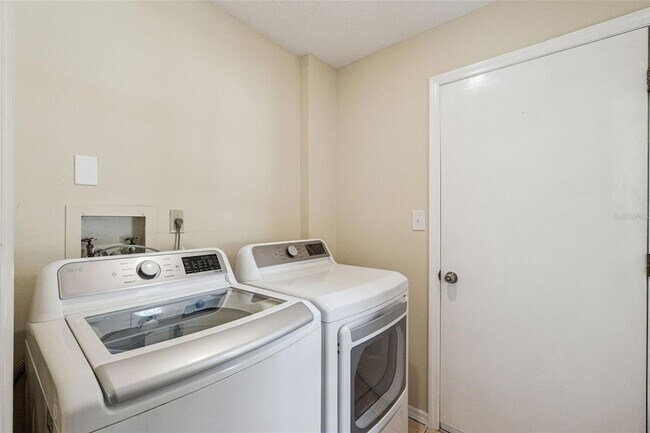Building Photo - 4136 Tall Tree Dr