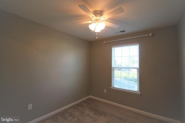 Building Photo - 228 Compass Dr
