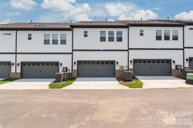 Building Photo - 204 Silver Fleet Dr