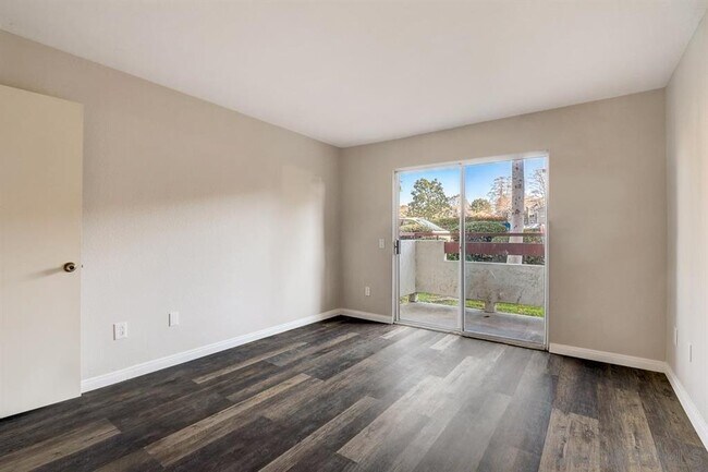 Building Photo - 330 Isthmus Way