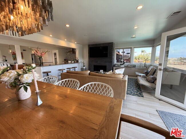 Building Photo - 200 Larsson St