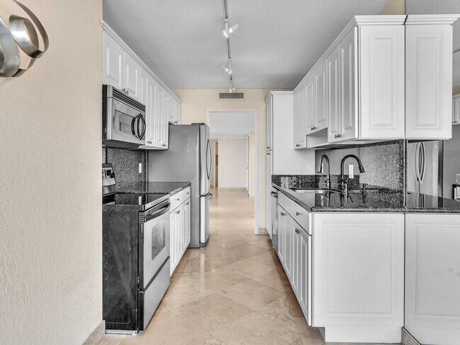 Building Photo - 4200 N Ocean Dr