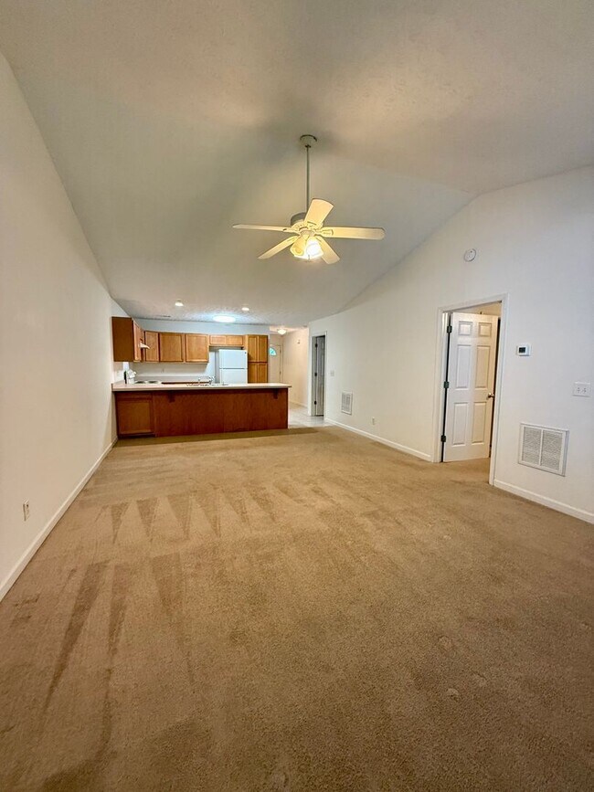 Building Photo - Single Story Gainesville Townhome with Garage