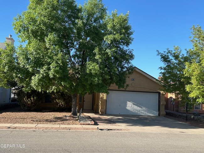 Primary Photo - 380 Jardin Bello Ave