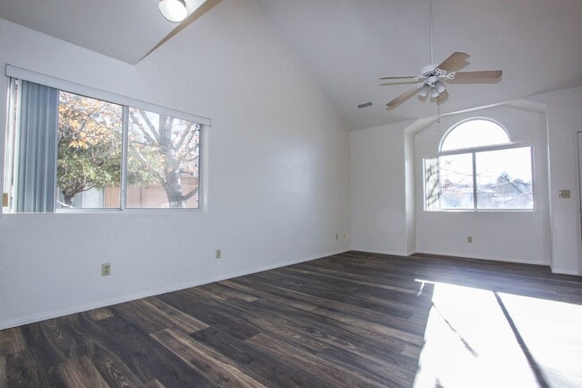 Building Photo - 2 Story Duplex with Loft & Deck