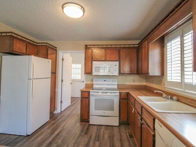 Building Photo - Nice Home in Rogersville!