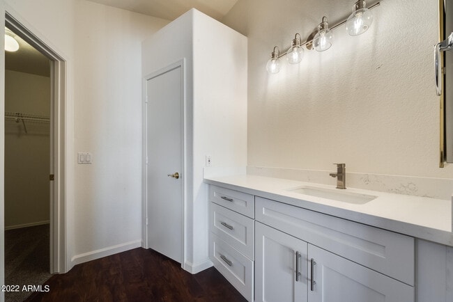 Building Photo - 3024 E Blackhawk Dr