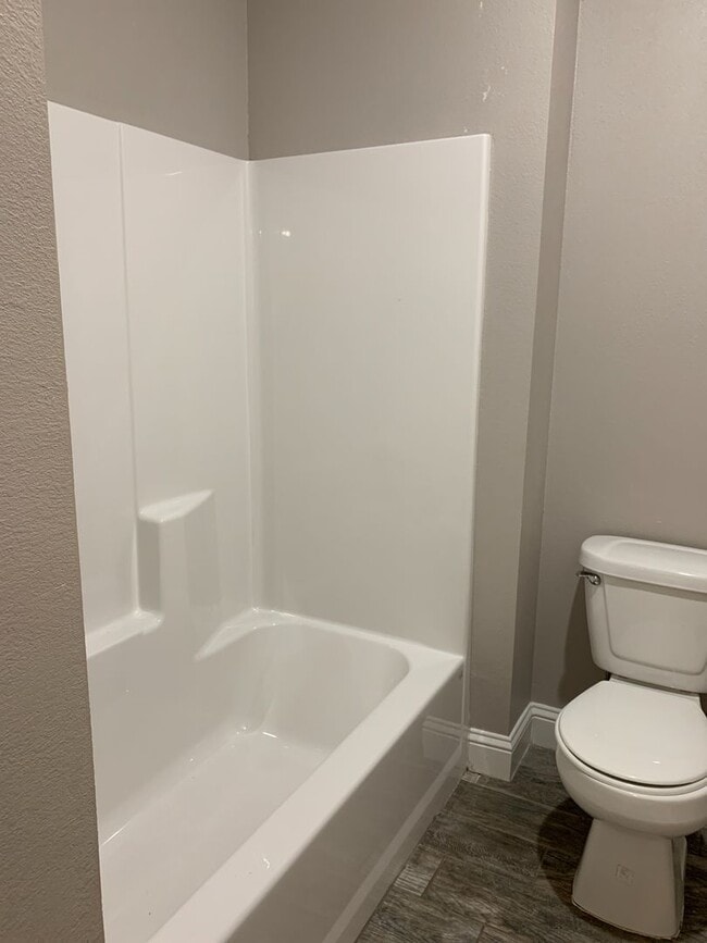 Building Photo - 2408 E 14th St