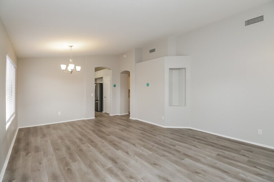 Building Photo - 2522 E Camino St