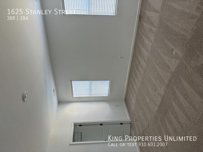 Building Photo - 1625 Stanley St