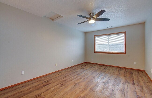 Building Photo - Moore 12918 &amp; 5000