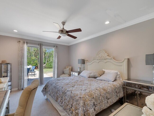 Building Photo - 527 E Causeway Blvd