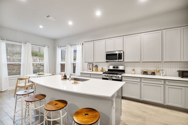 Building Photo - 11102 1/2 Charger Way-SI ID1363554P