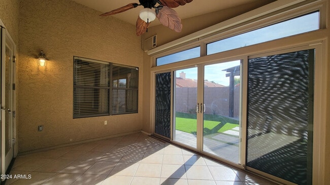 Building Photo - 8817 E Dahlia Dr