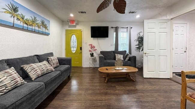 Building Photo - 7901 Record St