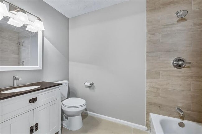 Building Photo - 5825 Stonehaven Dr NW