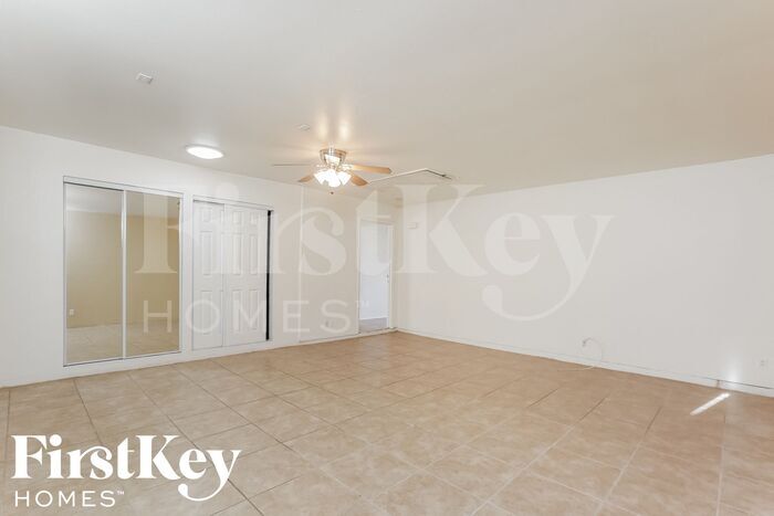 Building Photo - 4519 W San Miguel Ave