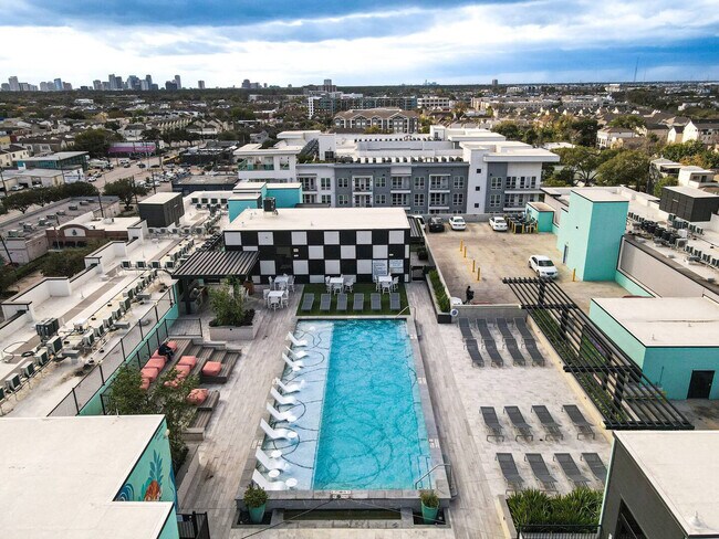 Building Photo - 1111 Shepherd Dr