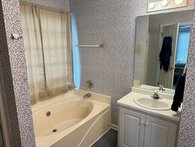 Building Photo - Charming 3BR Home Across from Barnett Shoals Elementary