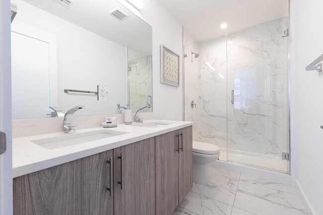 Building Photo - 300 Marshall Dr