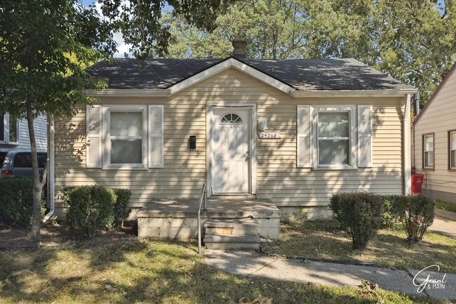 Primary Photo - 3 Bedroom Ranch in Eastpointe! - $1,200