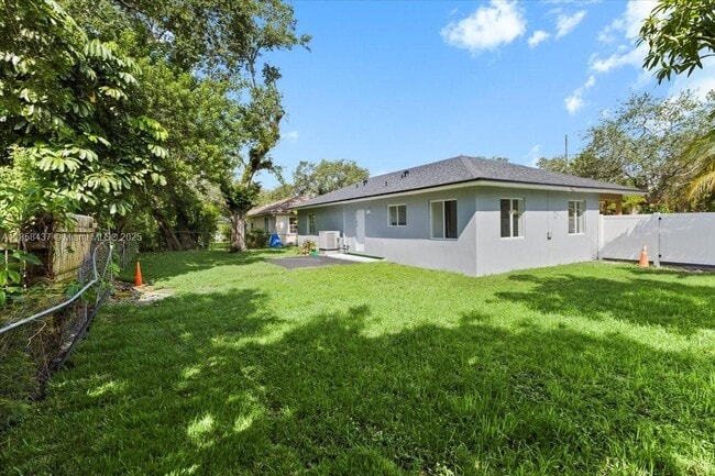 Building Photo - 6120 SW 63rd St