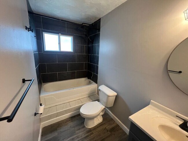 Building Photo - 9433 Sylvia St