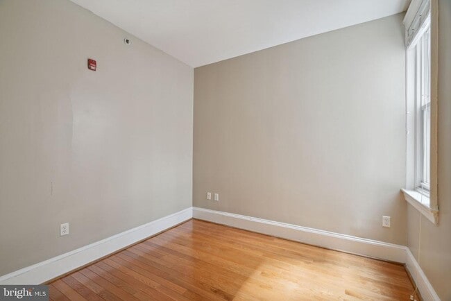 Building Photo - 1955 Locust St